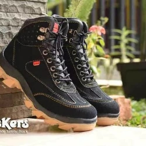 Sepatu Kickers safety boots tracking ujung besi / Bonus kaos kaki