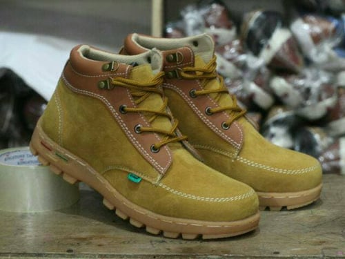 SEPATU KICKERS YAS BOOT PRIA BIKERS TRACKING SUEDE GOLD TAN