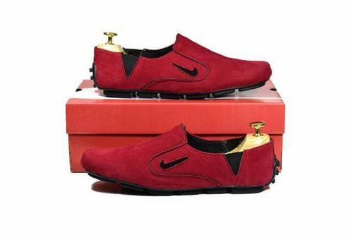 Sepatu Nike Casual pria Slip on slop Suede merah & hitam