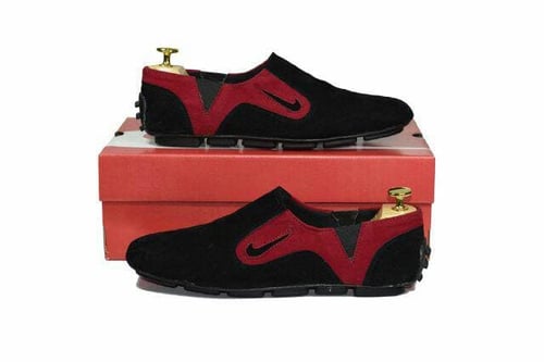 Sepatu Nike Casual pria Slip on slop Suede black kombi red