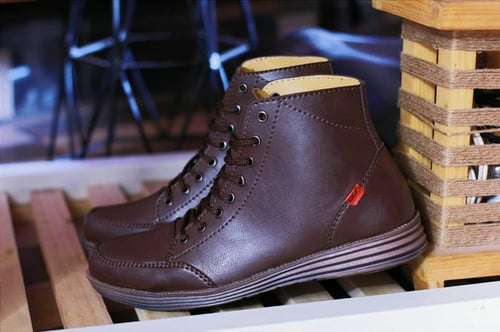 SEPATU PRIA BOOTS FORMAL KASUAL TRENDY PREMIUM / BONUS KAOS KAKI