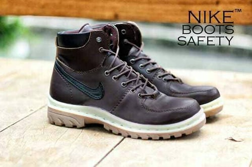 Sepatu safety boot Nike black