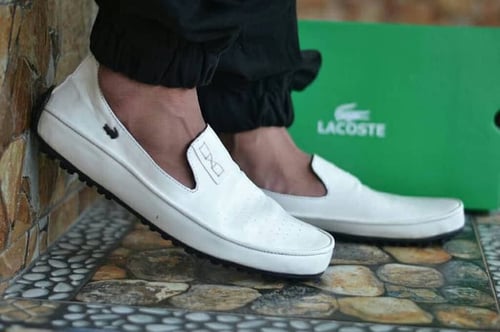 SEPATU SANTAI PRIA LACOSTE NZR SLIP ON SLOP 4 WARNA FREE KAOS KAKI