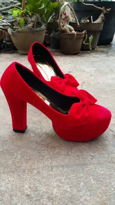 Sepatu High Heels Pita Red