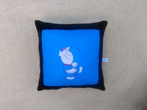 Bantal Doraemon || Aneka Bantal || SOuvenir - UK 40x40