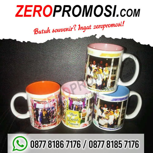 Cetak foto di mug warna dalam