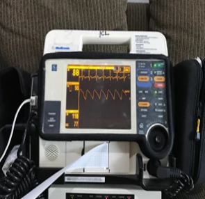 Defibrillator Monitor Medtronic Lifepak 12