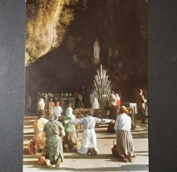 Post Card Lourdes ( Hau tes-Pyrenees) La Grotte