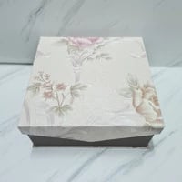Box magnet dasi wallpaper flower 20x20x8cm kotak kue hard box