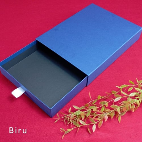 Hardbox Ukuran 32 cm x 24 cm x 5 cm - Biru