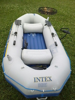 INTEX Perahu Karet (4 orang)